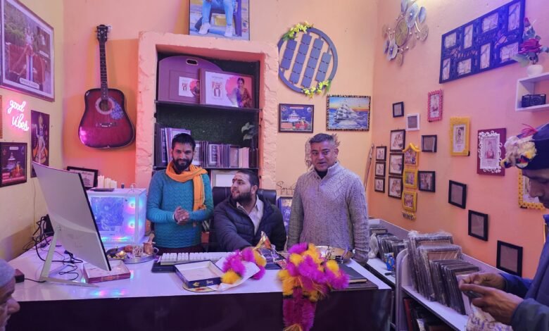 photographer in barkot